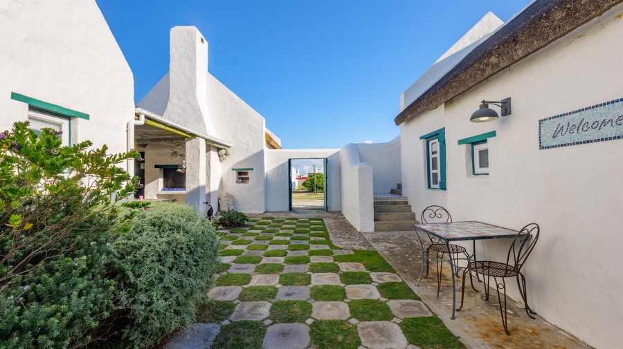 4 Bedroom Property for Sale in Struisbaai Western Cape